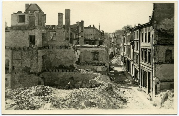 Nii nägi välja Tallinn 1944. aasta 10. märtsi hommikul. Pildil Harju tänav. AM2360:35 F1330, Eesti Ajaloomuuseum