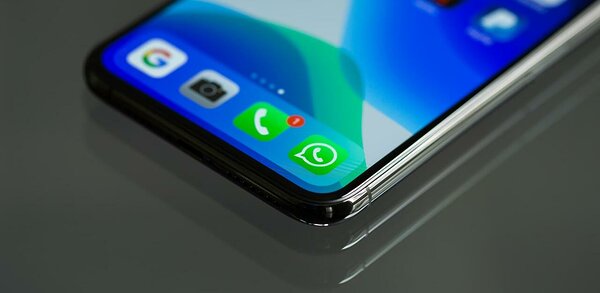 Smartphone screen showing WhatsApp icon
