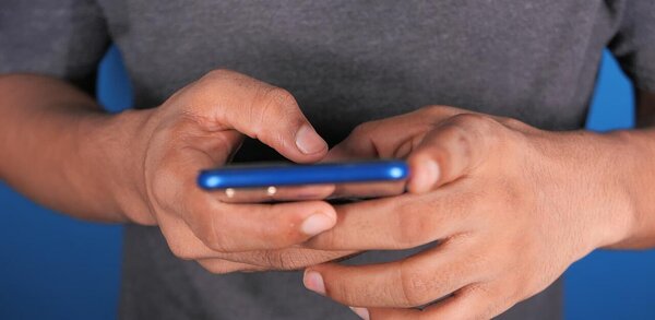 Man holding a blue smartphone