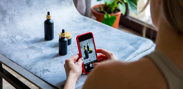eCommerce - taking high quality product photos with red smartphone