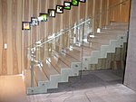 Tallinki büroohoone klaasist trepipiirded