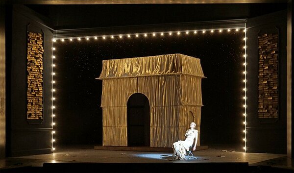 Sophie Klussmann (Hanna Glawari), © Foto: Nikolaus Webern