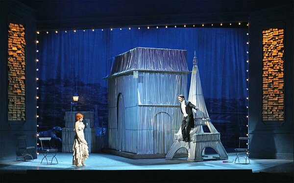 Tanja Kuhn (Hanna Glawari), Dániel Foki (Graf Danilo) © Foto: Nikolaus Webern