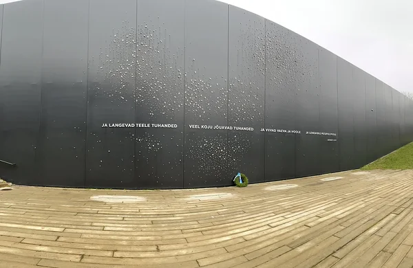 On the black wall of the Maarjamäe memorial, thousands of tiny metal bees form a rising swarm — a symbol of those who ‘flew toward the beehive,’ some reaching home, others forever lost on the road