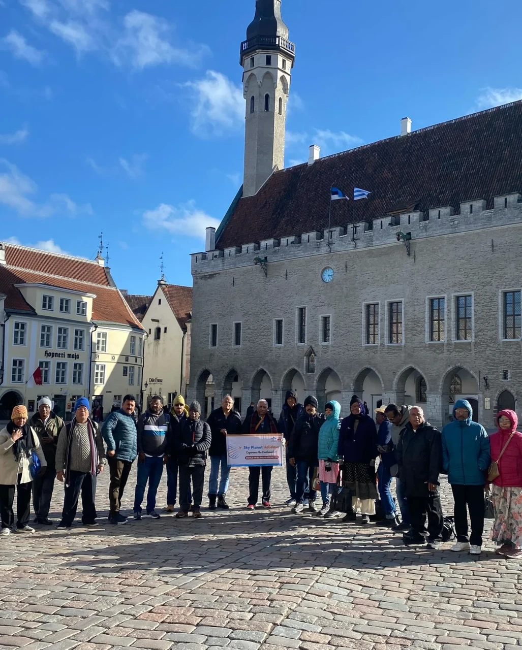 Guests gathered at Tallinn’s Town Hall Square during a guided Old Town tour