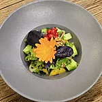 Gruusiapärane värske salat