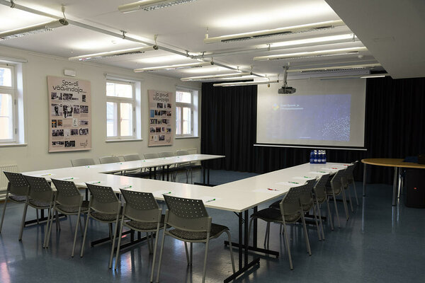 Spordimuuseumi seminariruum U-kujundusega