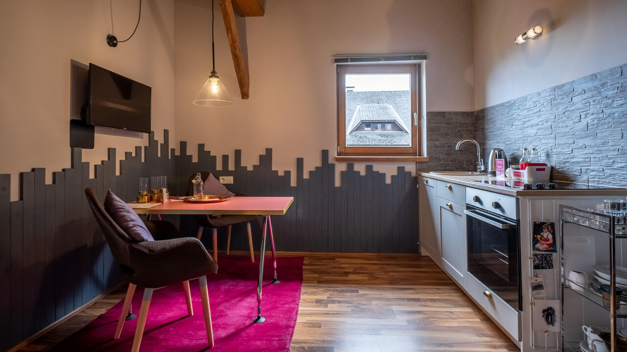  2 Erwachsene + 1 Kind im Schlafzimmer // ca. 45 qm // 1. Etage, Balkon mit Panoramablick