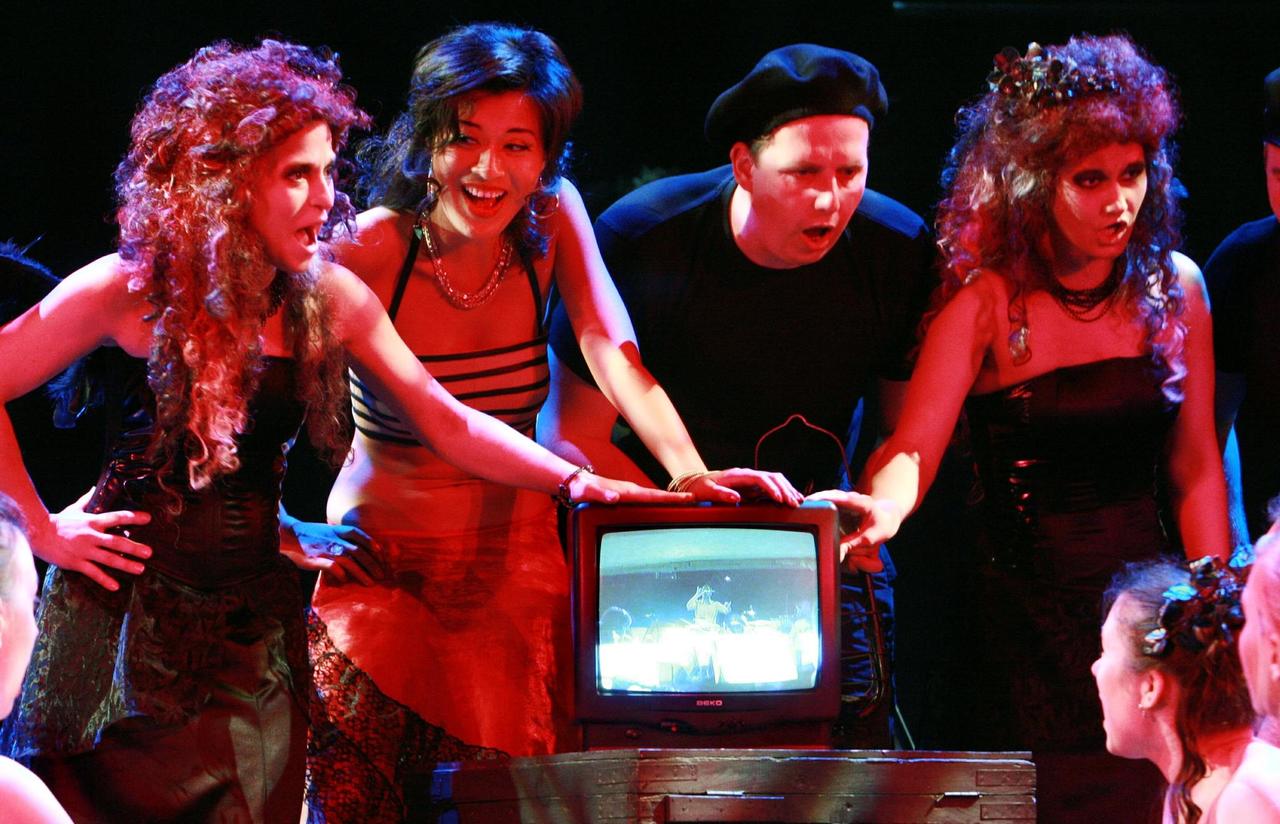 Frasquita - Angelika Mikk, Carmen - Huiling Zhu, Morales - Taavi Tampuu, Mercedes - Airike Kolk G. Bizet Carmen, Promfest Festival. Lavastaja Marko Matvere