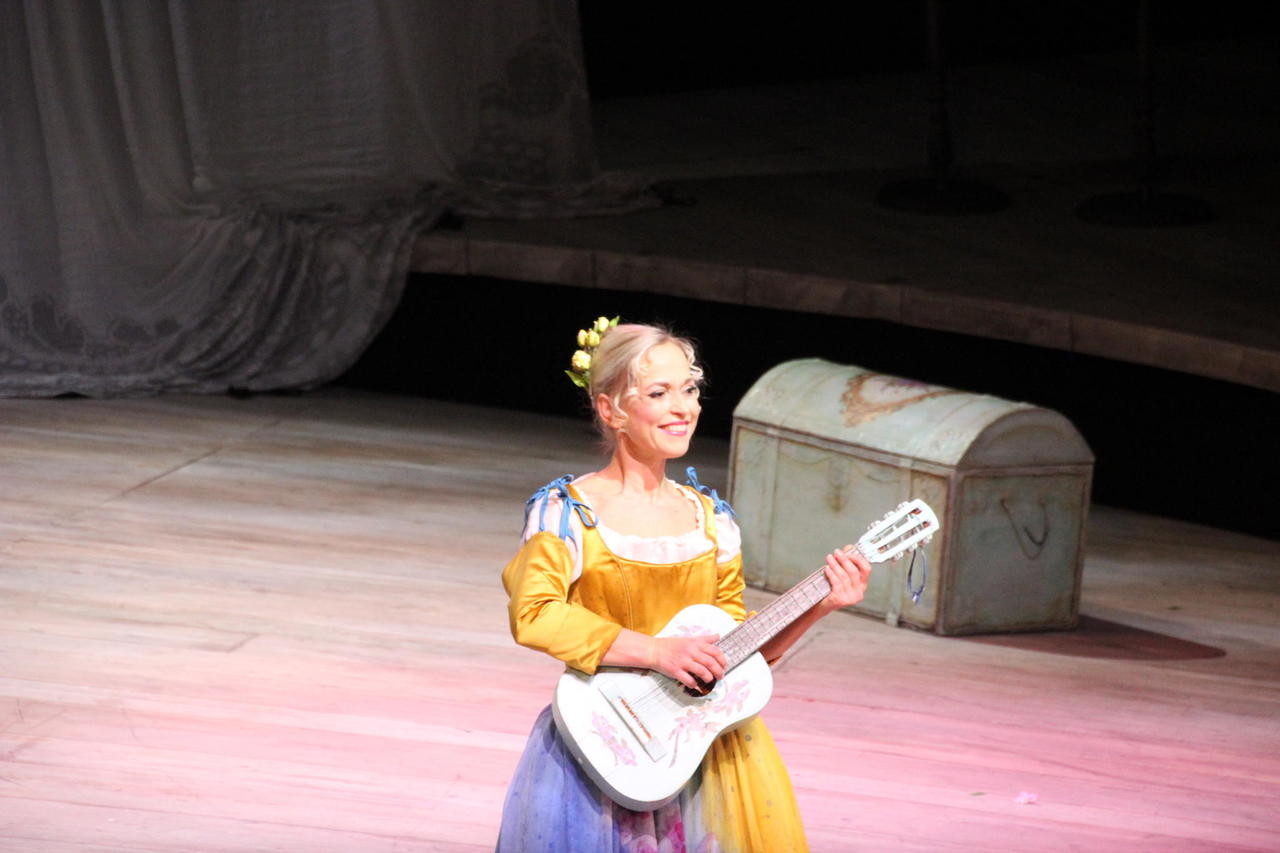 Susanna - Angelika Mikk W. A. Mozart Figaro pulm, Rahvusooper Estonia. Lavastaja Marco Candini
