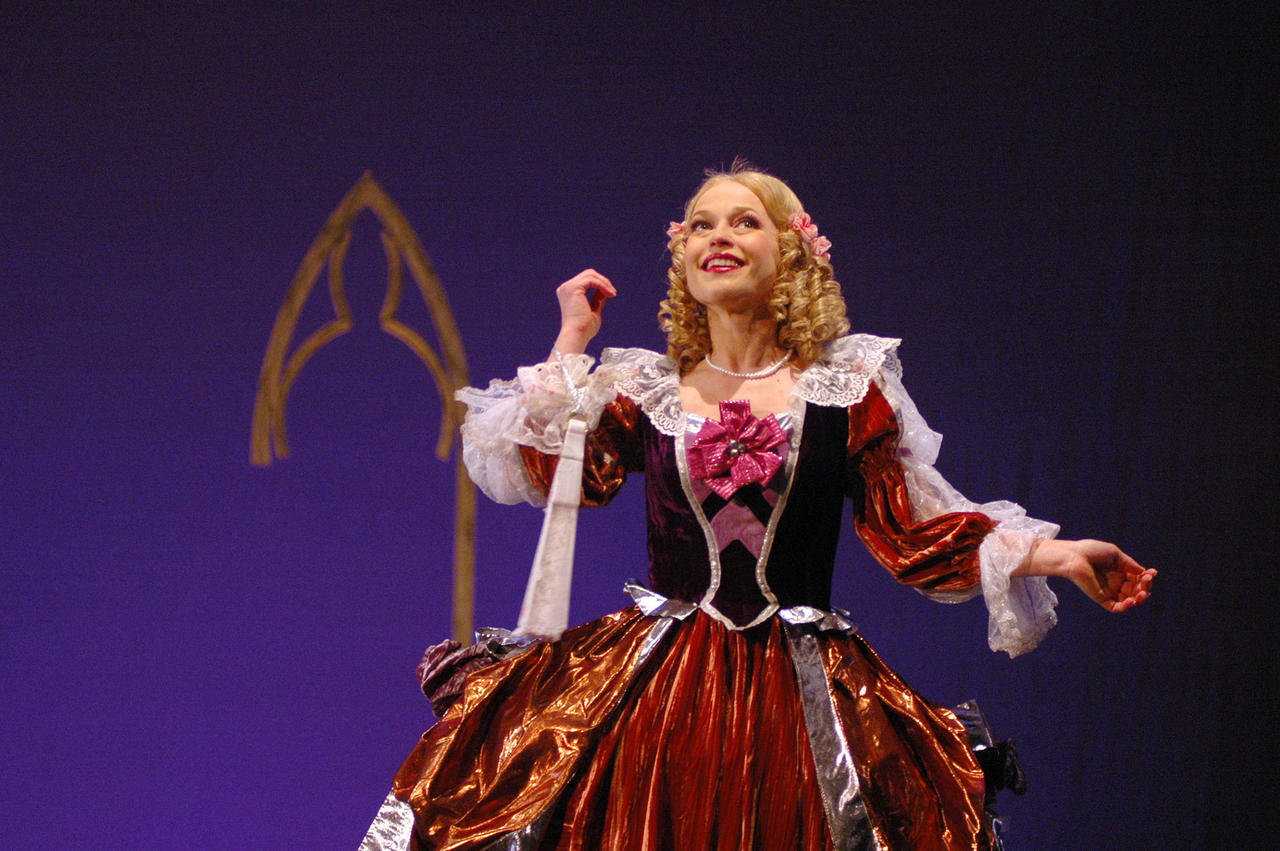 Roxane - E. Tamberg Cyrano de Bergerac, Rahvusooper Estonia. Lavastaja Neeme Kuningas. Foto: Harri Rospu