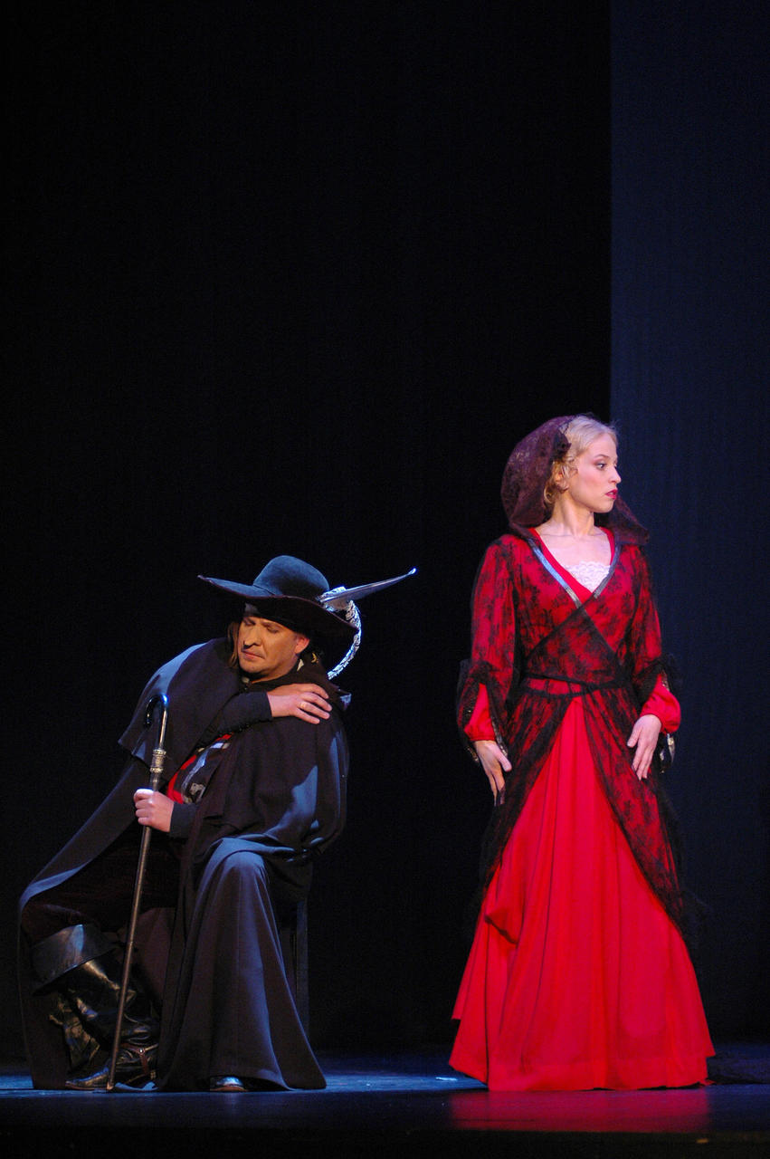 Roxane - Angelika Mikk, Cyrano - Rauno Elp E. Tamberg Cyrano de Bergerac. Lavastaja Neeme Kuningas. Foto: Harri Rospu
