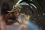 Vanuatu, smol namba hõimu mees süütab tuld