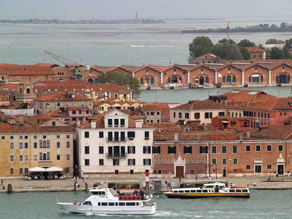 vaade kellatornist, Arsenale