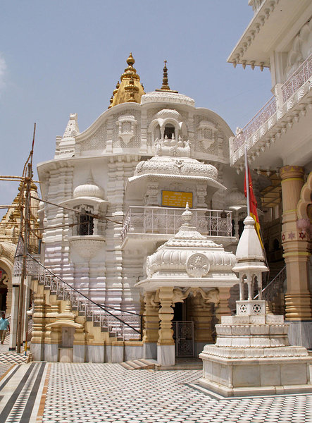 Chattarpur Mandir