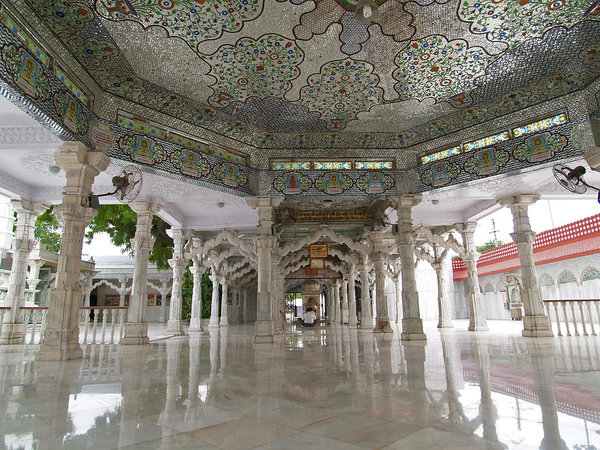 Digambari tempel