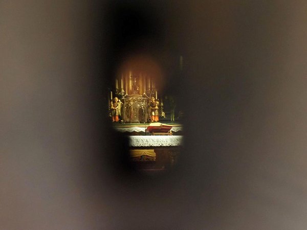 peaking through the keyhole, Lachowice