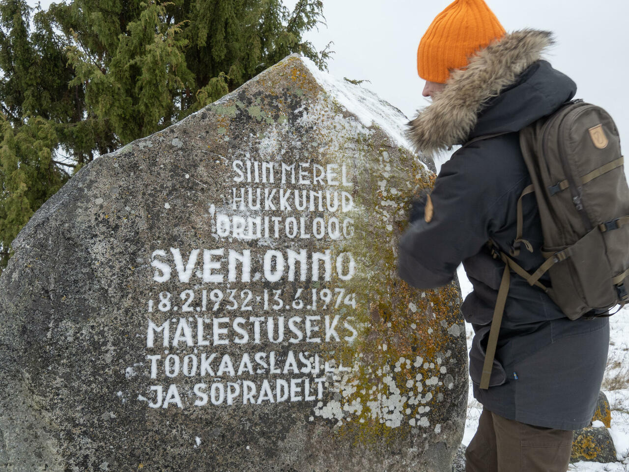 pärast lumetöötlust ilmus nähtavale kirjutis kalakajaka-uurija Sven Onno mäletuseks