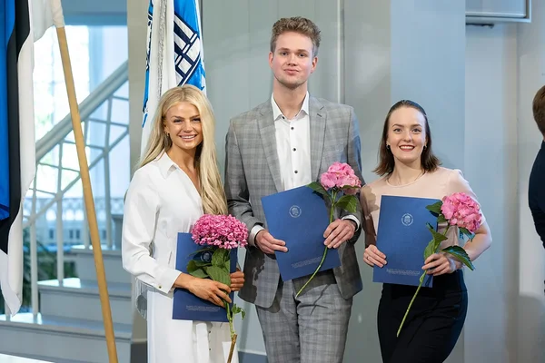 Kevadsemestri stipendiaadid: Eva Haavel, Karl-Sten Kõrgmaa ja Kristiina Tideman. Foto: Andres Tennus