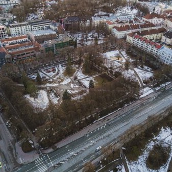 FAKTIKONTROLL | Kas Tartu linnavalitsus plaanib kesklinna pargi pea täielikult maha raiuda?