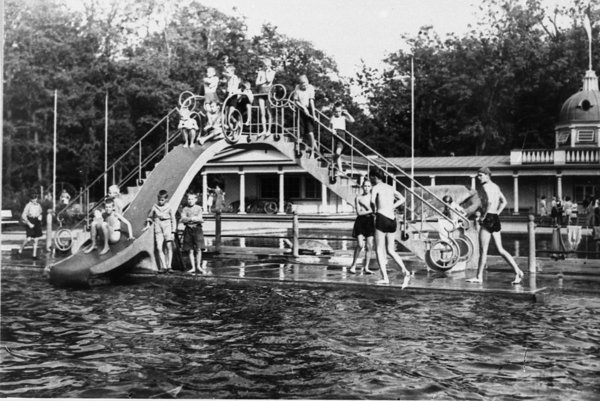 Swimming pool at Youth Park. 1938–1939. Photo: AME