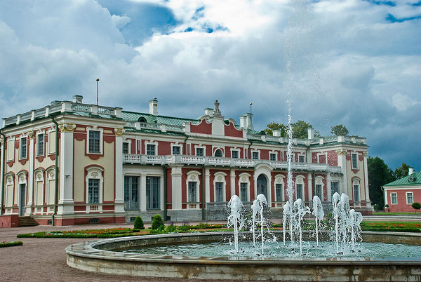 Кадриоргский дворец со стороны Цветочного сада. Фотография: Парк Кадриорг