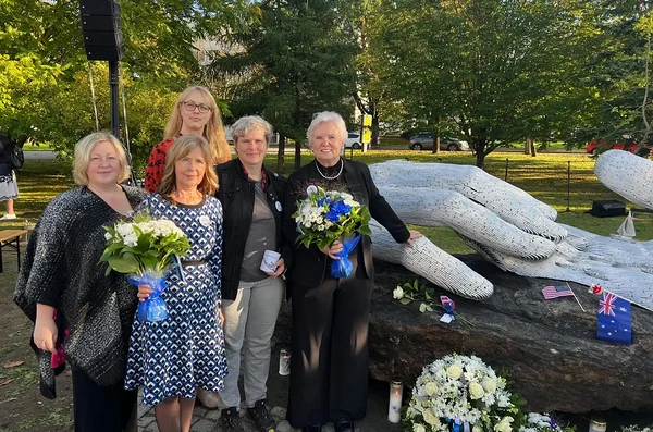 •	Annetuste koguja Tammepuu Eesti Klubi liikmed, koos Elo Liivi ja Pärnu projekti juht Kristi Vuht Allperega.