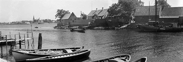 Sauga jõesuu. Kompilatsioon Carl Sarapi fotodest (Tallinna Linnamuuseum)