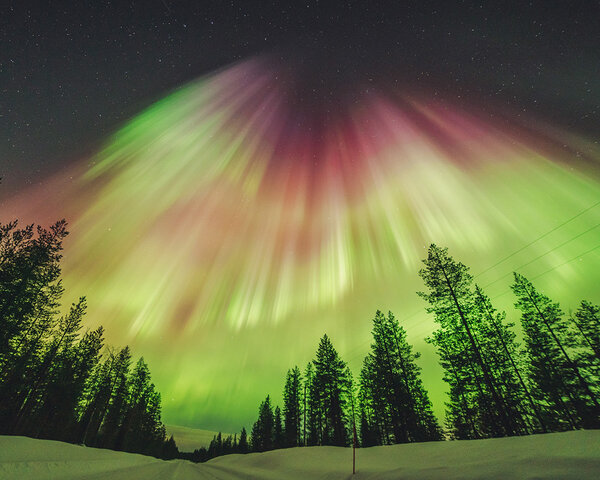 https://media.voog.com/0000/0041/6144/photos/aurora-explosion-beyond-arctic-rovaniemi-lapland_block.jpg