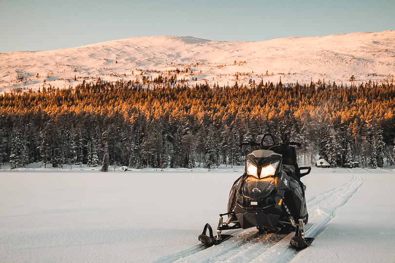 2 h Snowmobile Experience in Levi