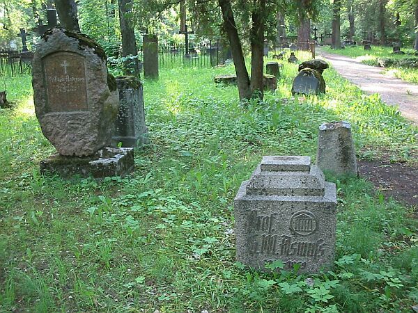 Asmusse haud Raadi kalmistul. Foto: Liisa Lang