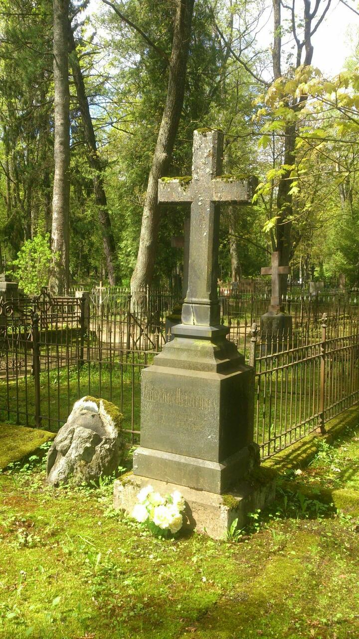 Gregor von Helmerseni hauatähis Tartus Raadi surnuaial. Foto: Liisa Lang