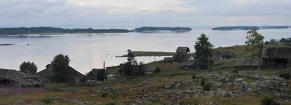 Valge mere rannikul Kovda jõe suudmes asub väike samanimeline idülliline külake, mis suure tõenäosusega on püsinud umbes samasugusena kui ajal, mil Artur Luha 1915. aastal selles piirkonnas ekspeditsioonil käis