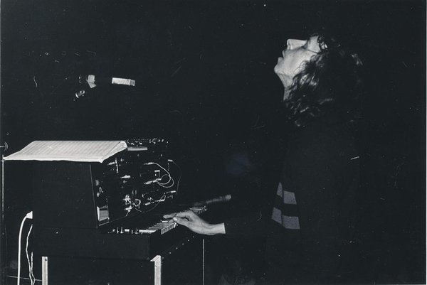 Esinemine 1981.a Tartus. Foto: Erkki-Sven Tüüri erakogu.
