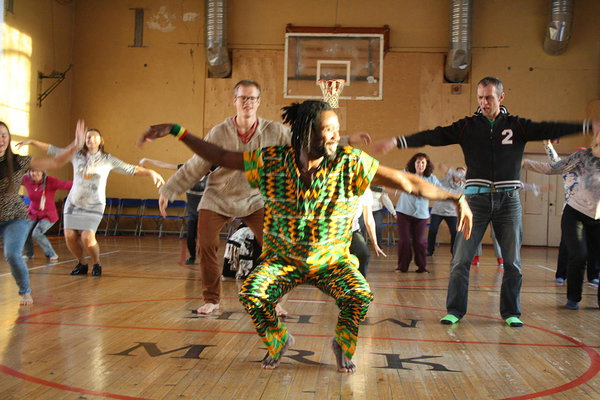 Stephen Osono teaching us African dance