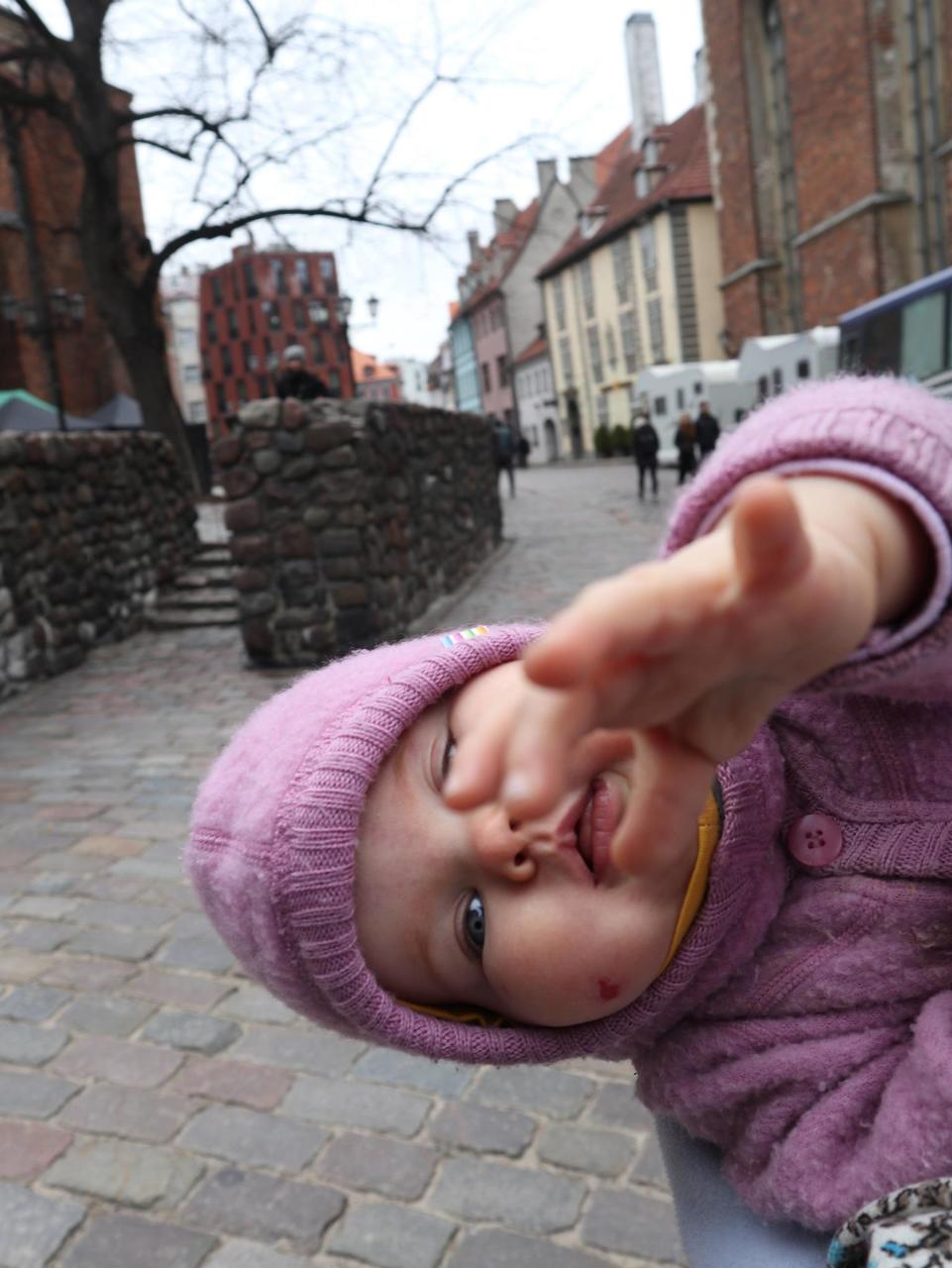 Plaan oli hotelli pildistada, aga väike photobomb...bombis pildi ära.