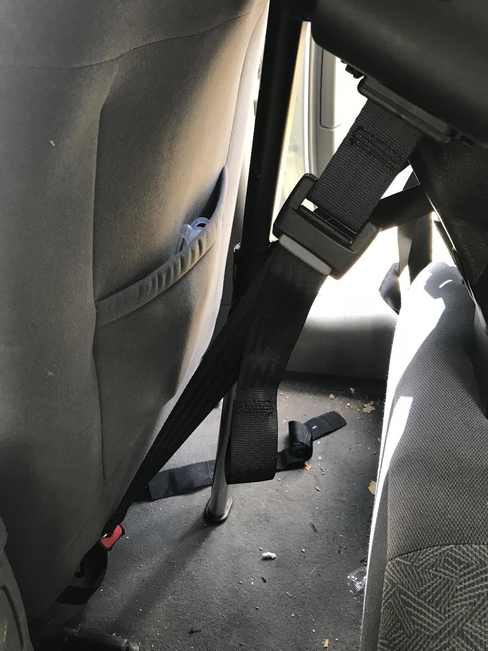 Sodi auto põrandal on eriti kunstiline, eks.