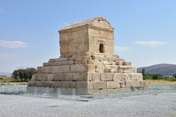 Fotol: Messias Kyrose haud Iraanis. Allikas: Wikipedia