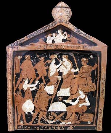 Eleusise müsteeriumite elemente kujutav votiivtahvel, 4. sajand eKr (Ateena Arheoloogiamuuseum). Allikas: Wikimedia Commons.