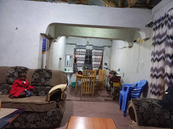 Fotol: Elamistuba ja köök Rongos Edela-Keenias. Autor: Jüri Lotman