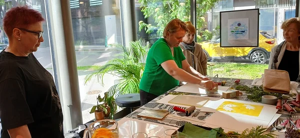 Geelplaadilt trükkimise töötuba juhendasid kunstnikud Katrin Kaev ja Lilli-Krõõt Repnau