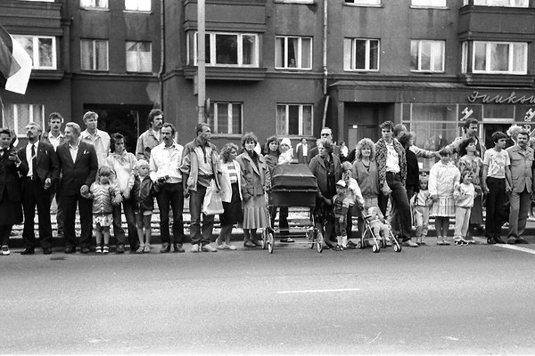 Urmas Ehverti pere Balti ketis Tallinnas Pärnu maanteel. Foto: Urmas Ehvert/Okupatsioonide ja vabaduse muuseum Vabamu