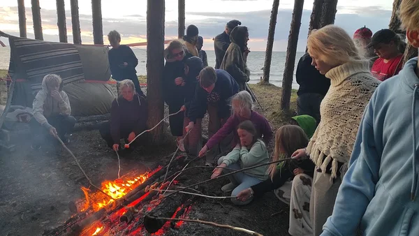 Laagris kohustuslik- lõke ja vorstikesed