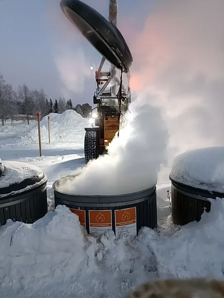 Hetan ekopisteellä paloi uudenvuodenaattona jätteen syväkeräyssäiliö