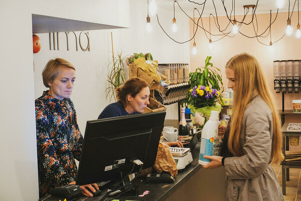 Shopping at Ilma packagefree store. Tallinn, 2020.