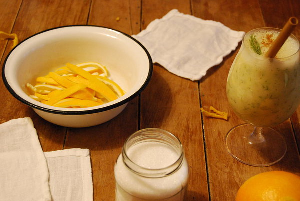 Kuusevõrse-smuuti ja suhkrustamist ootavad apelsinikoored