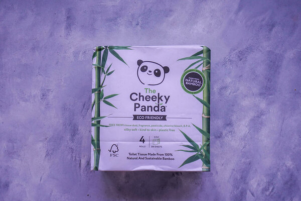The Cheeky Panda bambustualettpaber paberpakendis. Valmistatud Hiinas