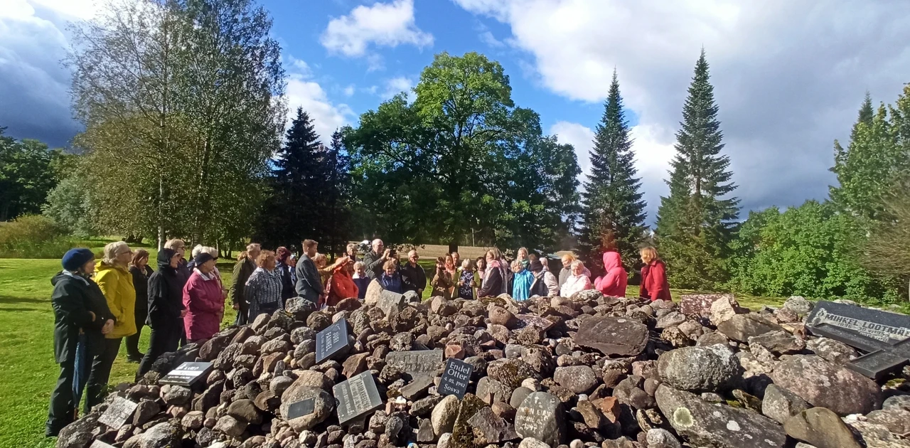 Ene Mihkelsoni Selts ja Järvamaa kogukond Pilistvere kivikanguris, 19.09.2025. Foto: Aija Sakova
