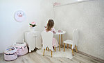 Lastemööbel tüdrukutele: Ingellik tooli ja laua komplekt kodus