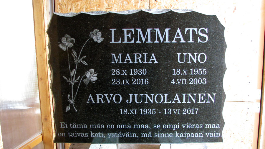 Aaskannikesed hauakivil. Perekonna hauaplatsile. 80x60x10 cm